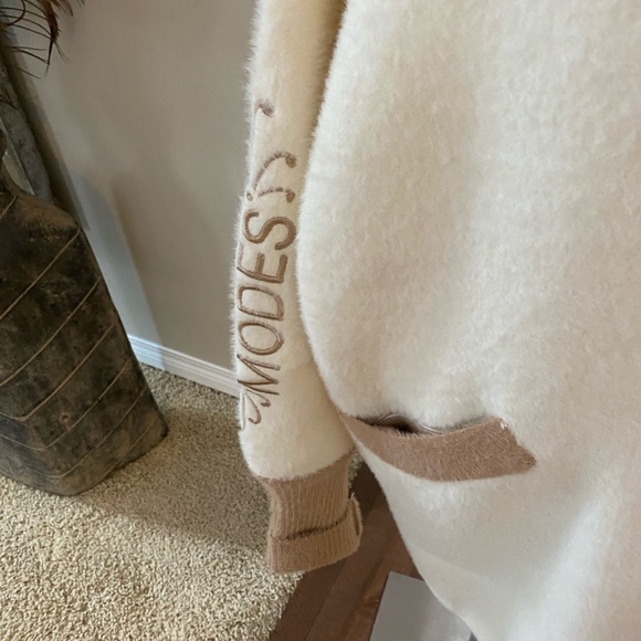 Beautiful jacket/sweatet - Picture 4 of 5